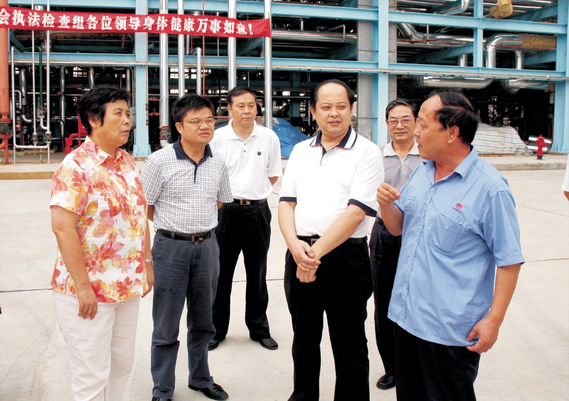 2008年9月10日，湖北省人大常委副主任蔣大國來公司，對(duì)公司《勞動(dòng)合同法》實(shí)施情況進(jìn)行檢查